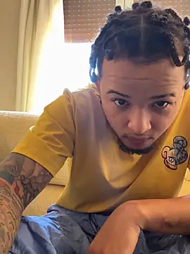 Snapshot of yeiyei_oficial chatting on October 15, 1:11 pm yeiyei oficial online show from October 15, 1:11 pm