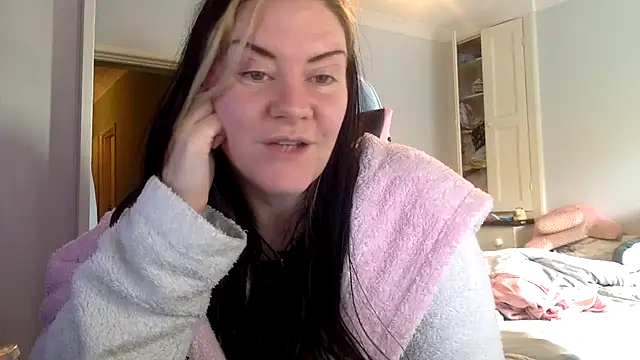 Snapshot of AureliaXOX chatting on February 5, 2:16 pm AureliaXOX online show from February 5, 2:16 pm