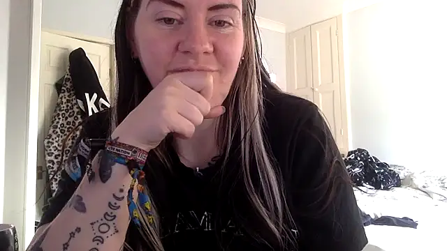 Snapshot of AureliaXOX chatting on February 6, 1:54 pm AureliaXOX online show from February 6, 1:54 pm