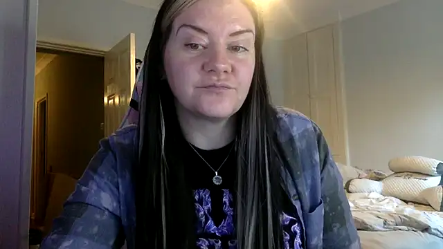 Snapshot of AureliaXOX chatting on February 7, 11:45 am AureliaXOX online show from February 7, 11:45 am