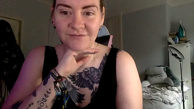 Snapshot of AureliaXOX chatting on February 11, 11:54 am AureliaXOX online show from February 11, 11:54 am