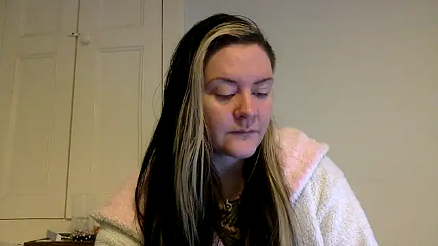 Snapshot of AureliaXOX chatting on February 12, 9:20 am AureliaXOX online show from February 12, 9:20 am
