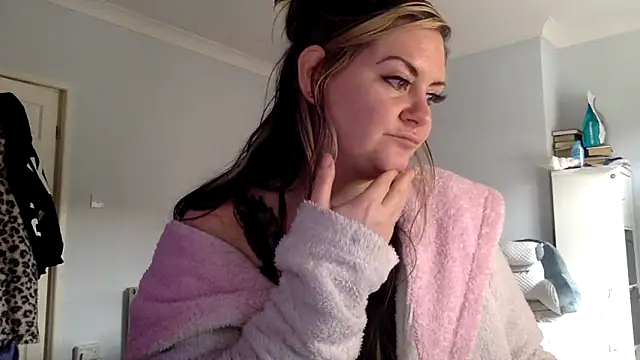 Snapshot of AureliaXOX chatting on February 16, 2:21 pm AureliaXOX online show from February 16, 2:21 pm