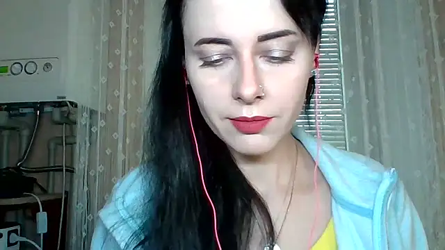 Snapshot of LuminousLady chatting on October 20, 6:25 am LuminousLady online show from October 20, 6:25 am