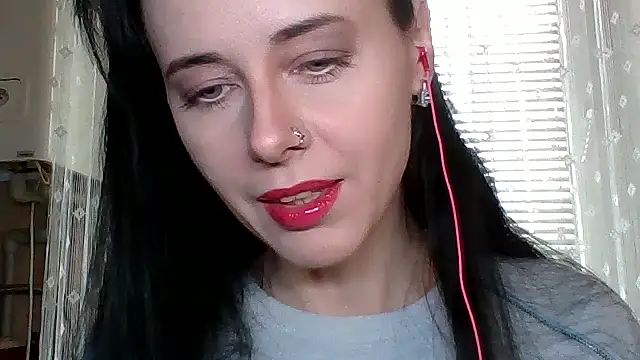 Snapshot of LuminousLady chatting on October 28, 8:18 am LuminousLady online show from October 28, 8:18 am