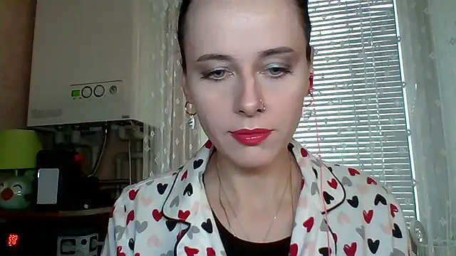 Snapshot of LuminousLady chatting on November 9, 11:30 am LuminousLady online show from November 9, 11:30 am