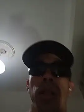 Snapshot of aleds17668 chatting on January 6, 11:51 pm aleds17668 online show from January 6, 11:51 pm