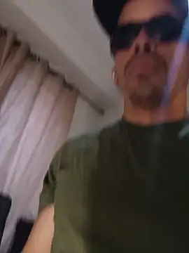 Snapshot of aleds17668 chatting on January 11, 8:25 pm aleds17668 online show from January 11, 8:25 pm