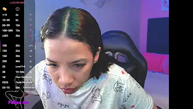 SallyWhitee online show from November 14, 4:44 am