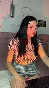 Snapshot of Valu_euphoria chatting on November 9, 3:32 pm Valu euphoria online show from November 9, 3:32 pm