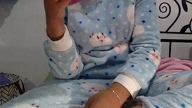 sharonlopez9611 online show from February 19, 3:35 am