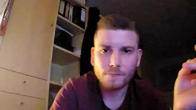 Snapshot of Foxtrott_242 chatting on November 23, 9:47 pm Foxtrott 242 online show from November 23, 9:47 pm