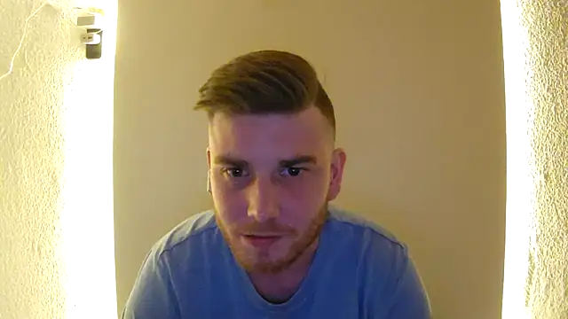 Snapshot of Foxtrott_242 chatting on April 30, 11:31 pm Foxtrott 242 online show from April 30, 11:31 pm