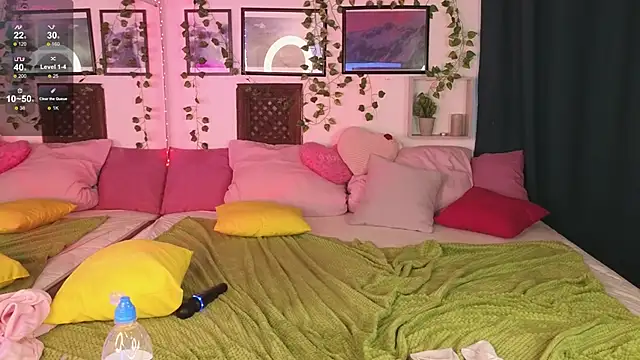 Snapshot of Kira_Jin chatting on February 22, 11:35 am Kira Jin online show from February 22, 11:35 am