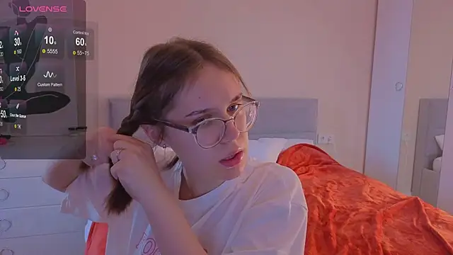 Mia Luw online show from October 14, 2:56 am