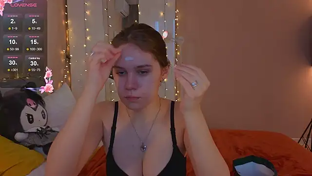 Mia Luw online show from December 20, 5:14 am