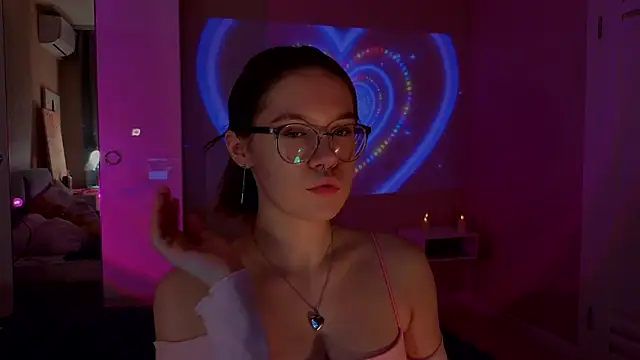 Mia Luw online show from February 1, 9:13 pm