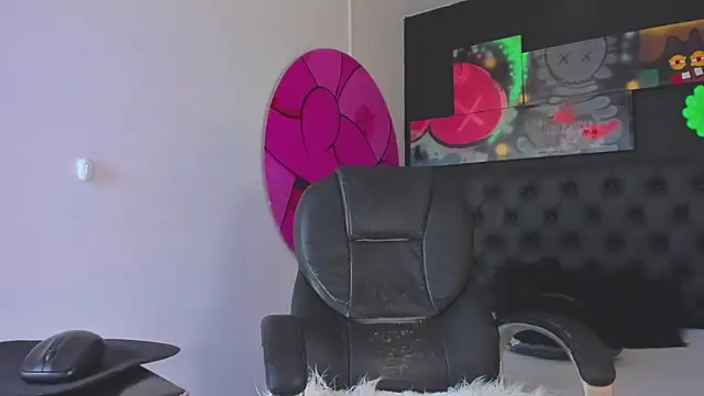 ISAAC CRYSTON online show from October 14, 9:48 pm