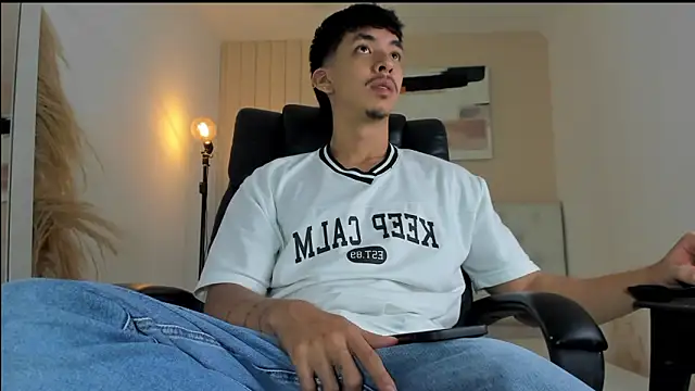 ISAAC CRYSTON online show from December 1, 8:47 pm