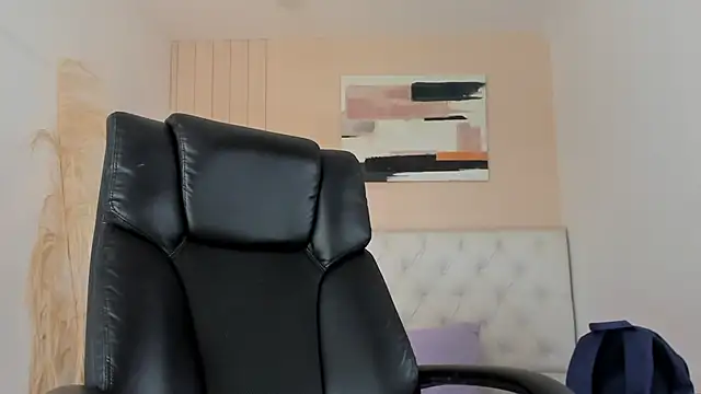 ISAAC CRYSTON online show from January 13, 8:14 pm