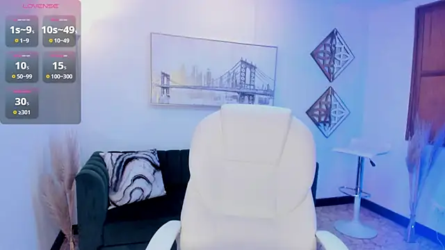 Snapshot of Luciana_Morris chatting on February 9, 10:09 am Luciana Morris online show from February 9, 10:09 am