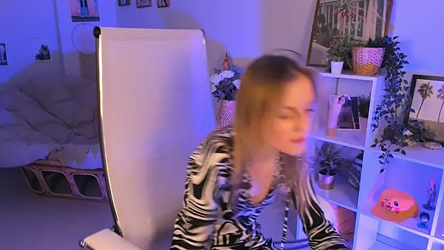 KiraMontoya online show from March 23, 12:15 am