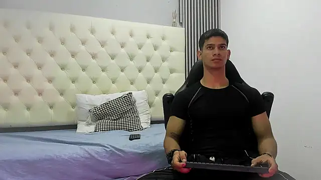 ANDRES STUD online show from March 4, 4:29 am