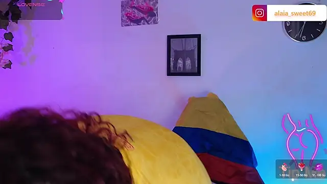 Snapshot of alaia_sweetxxx chatting on June 17, 10:32 pm alaia sweetxxx online show from June 17, 10:32 pm