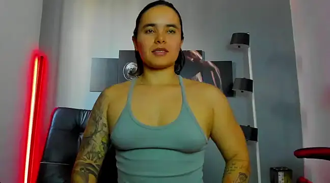 Snapshot of karlyjons12 chatting on February 20, 2:13 pm karlyjons12 online show from February 20, 2:13 pm