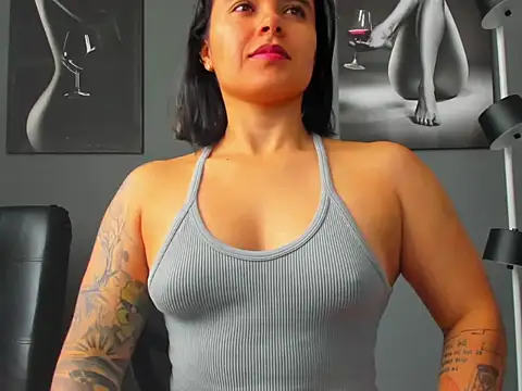 Snapshot of karlyjons12 chatting on October 27, 4:22 pm karlyjons12 online show from October 27, 4:22 pm