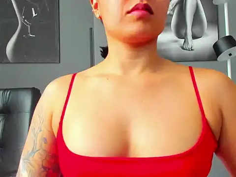 Snapshot of karlyjons12 chatting on October 30, 2:18 pm karlyjons12 online show from October 30, 2:18 pm