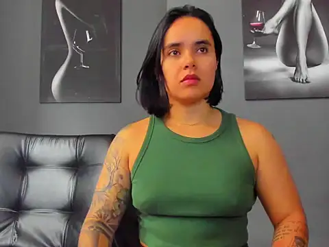 Snapshot of karlyjons12 chatting on December 22, 3:42 pm karlyjons12 online show from December 22, 3:42 pm