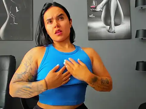 Snapshot of karlyjons12 chatting on January 14, 3:39 pm karlyjons12 online show from January 14, 3:39 pm