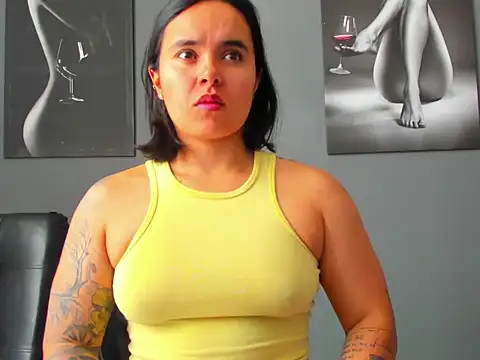 Snapshot of karlyjons12 chatting on February 5, 3:38 pm karlyjons12 online show from February 5, 3:38 pm