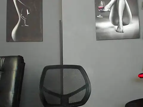 Snapshot of karlyjons12 chatting on February 10, 12:09 pm karlyjons12 online show from February 10, 12:09 pm