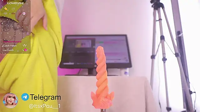 Snapshot of Neekito_ chatting on November 28, 2:14 am Neekito online show from November 28, 2:14 am