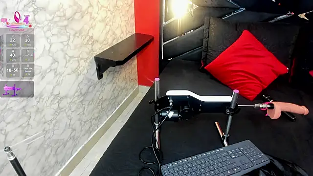 IVISBOUNCYASS online show from December 22, 12:35 pm