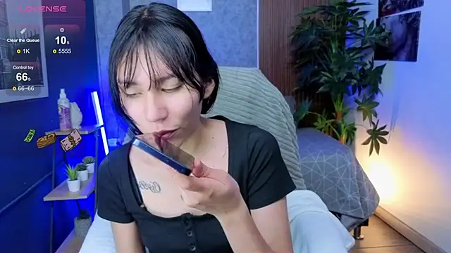 Snapshot of Miaa_Lee7 chatting on May 26, 8:27 pm Miaa Lee7 online show from May 26, 8:27 pm