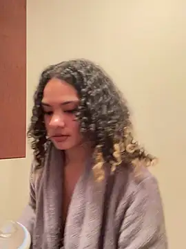 Snapshot of tastylolaaa chatting on February 7, 10:29 am tastylolaaa online show from February 7, 10:29 am