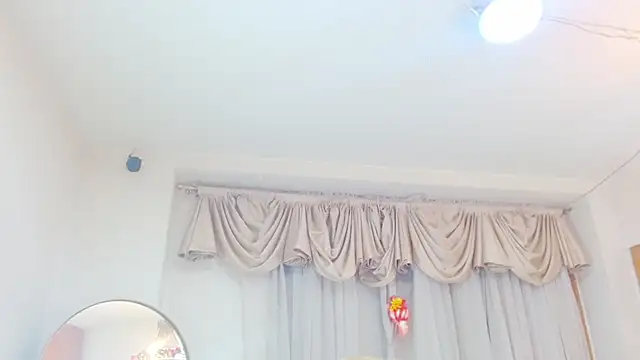 Snapshot of Dolldirtyxxx chatting on June 6, 5:01 am Dolldirtyxxx online show from June 6, 5:01 am