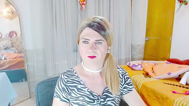 Snapshot of Dolldirtyxxx chatting on June 14, 5:42 am Dolldirtyxxx online show from June 14, 5:42 am