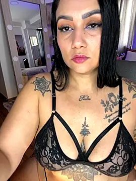 Snapshot of Madissonlove_1 chatting on November 11, 1:33 pm Madissonlove 1 online show from November 11, 1:33 pm