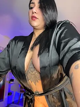 Snapshot of Madissonlove_1 chatting on November 18, 11:36 am Madissonlove 1 online show from November 18, 11:36 am