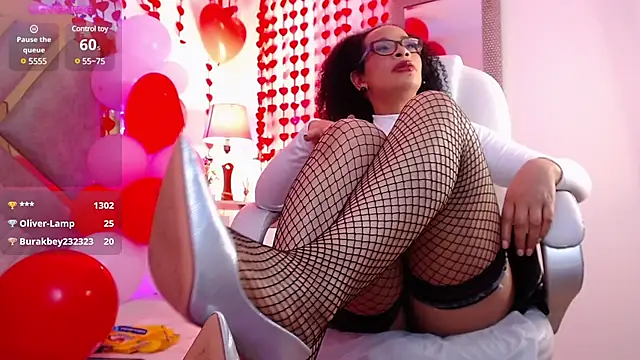 Snapshot of Cintiia_Holmes chatting on February 15, 3:06 pm Cintiia Holmes online show from February 15, 3:06 pm