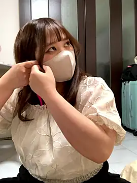 Snapshot of mitarashi_awww chatting on October 3, 2:03 pm mitarashi awww online show from October 3, 2:03 pm