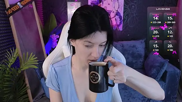 roxy riot  online show from November 5, 1:27 am