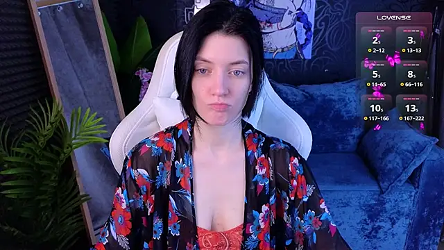 roxy riot  online show from November 15, 1:25 am