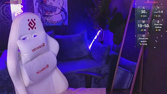 roxy riot  online show from April 18, 1:31 am