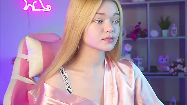 AdeleCartier online show from March 23, 12:58 am