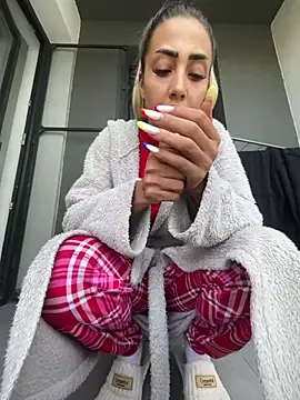 Snapshot of BonyBon29 chatting on April 10, 1:16 pm BonyBon29 online show from April 10, 1:16 pm